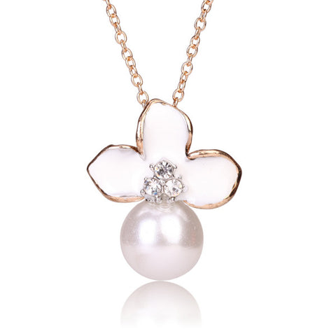 Tribal Collection Pearl White and White Flower Gold Necklace