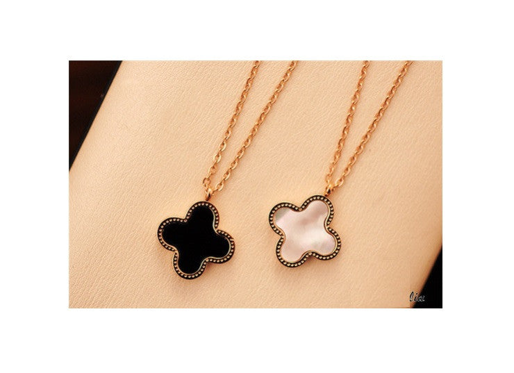 THE IMITATION BLACK DUCK SHAPE NECKLACE Two In One Love Magnatic Heart Four  Leaf Clover Necklace