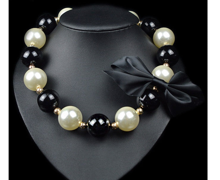 Black Pearls Lucy & BIGHAPY たりさん専用 Chanel Long Black Beads, Pearls, and Crystal Logos Necklace